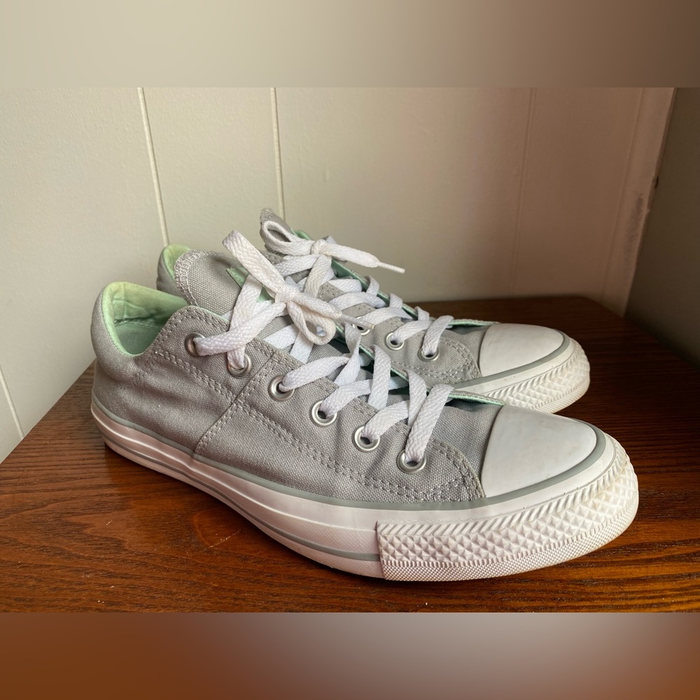 Women’s Converse All-Stars (low)- Size 9